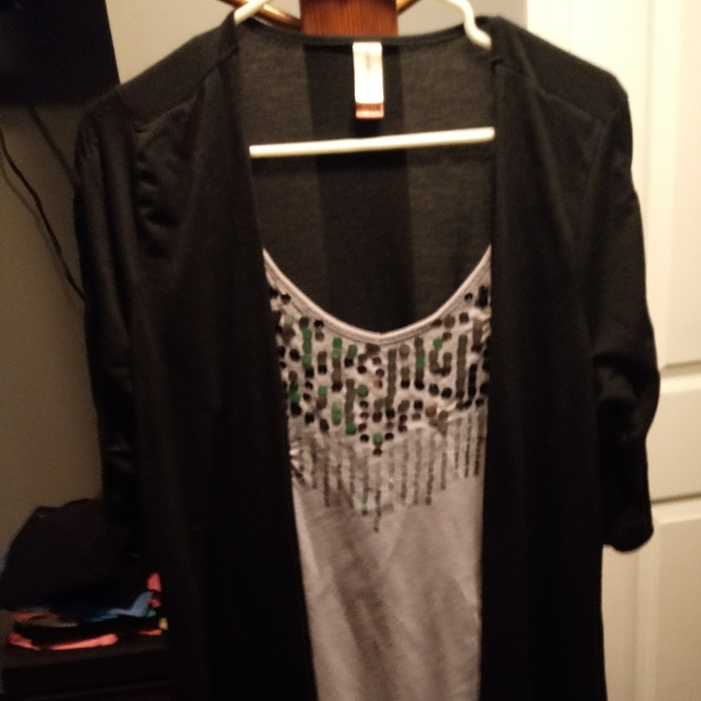Blouse - Picture 2 of 3
